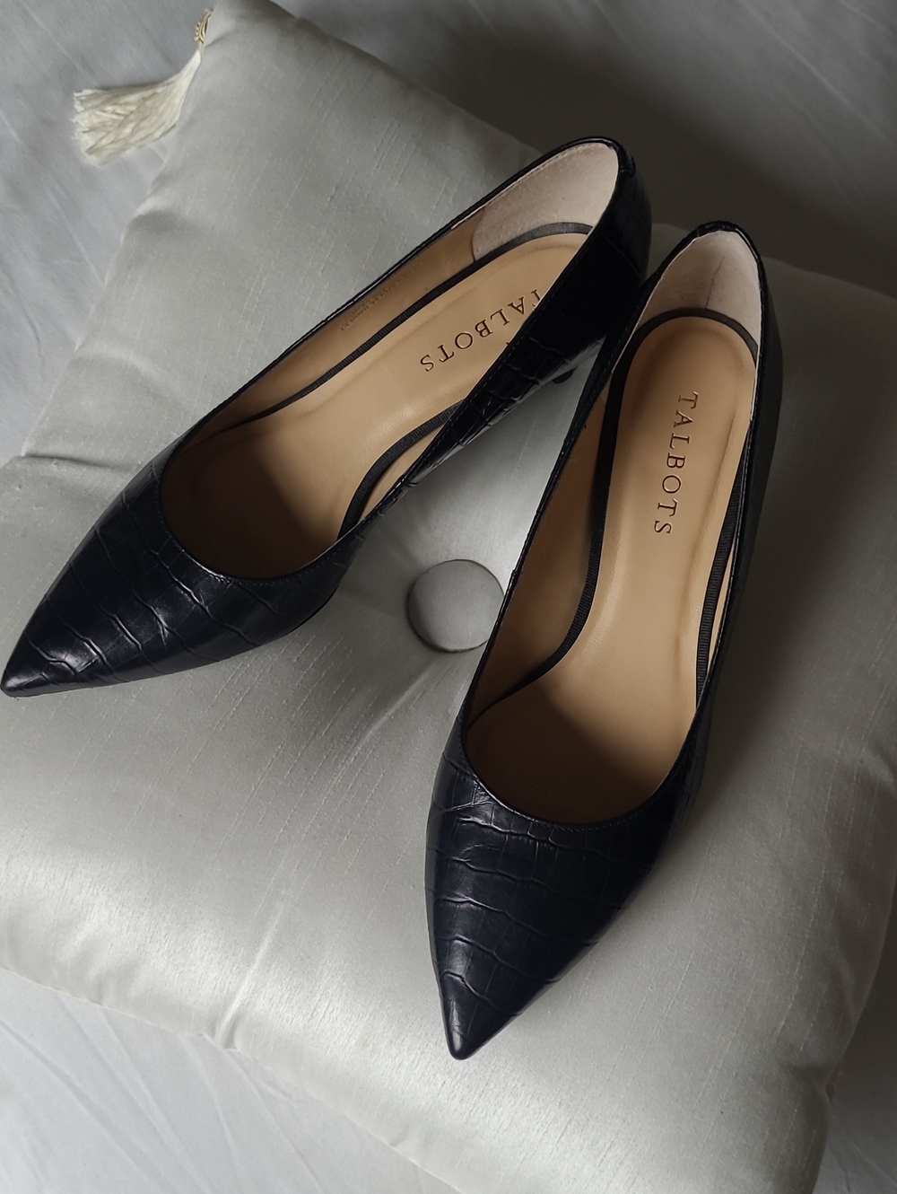 Talbots Black Erika Leather Croc-Embossed Pointed Toe Kitten Pumps. Sz 7 1/2 M.